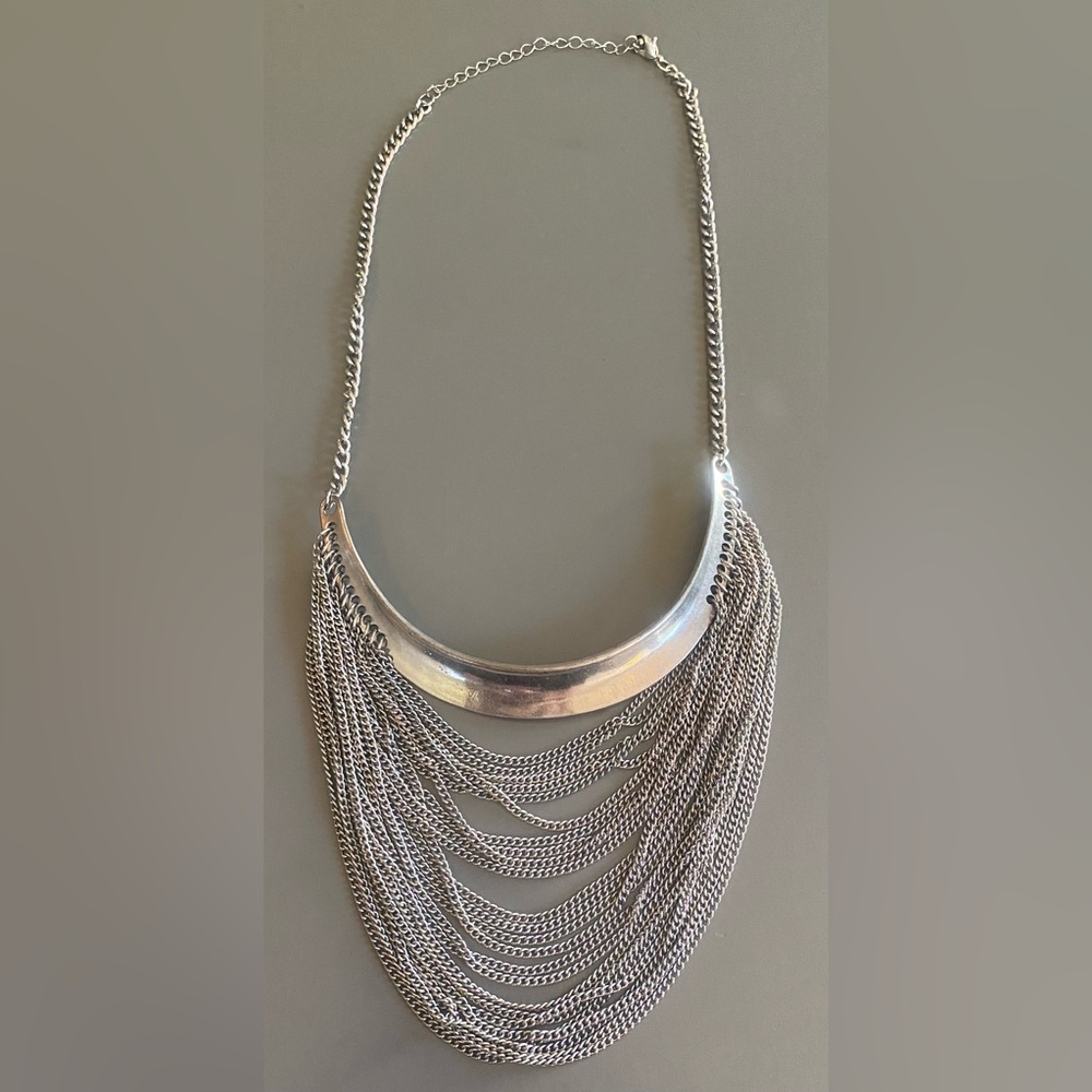 🩶 Elegant Silver Colored Chain Necklace 🩶